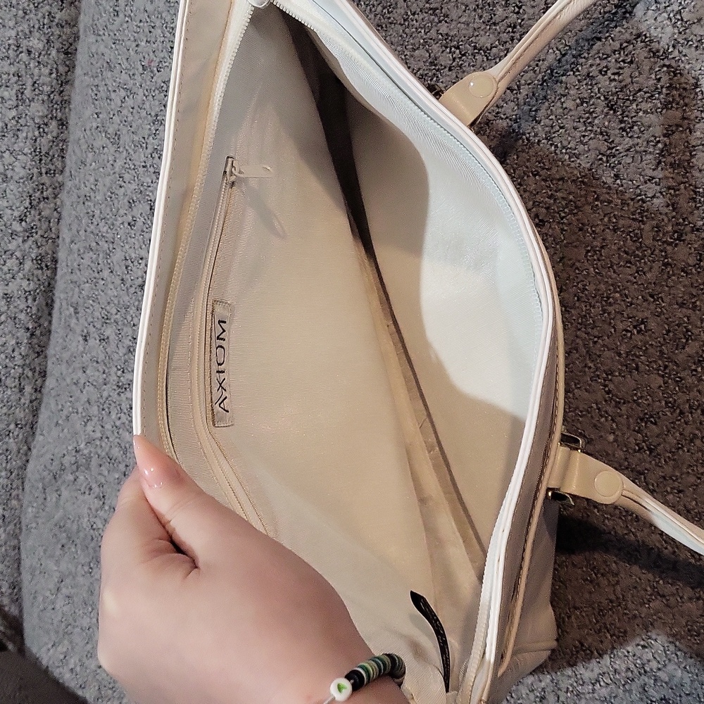 Axiom Leather Purse - Picture 9 of 15